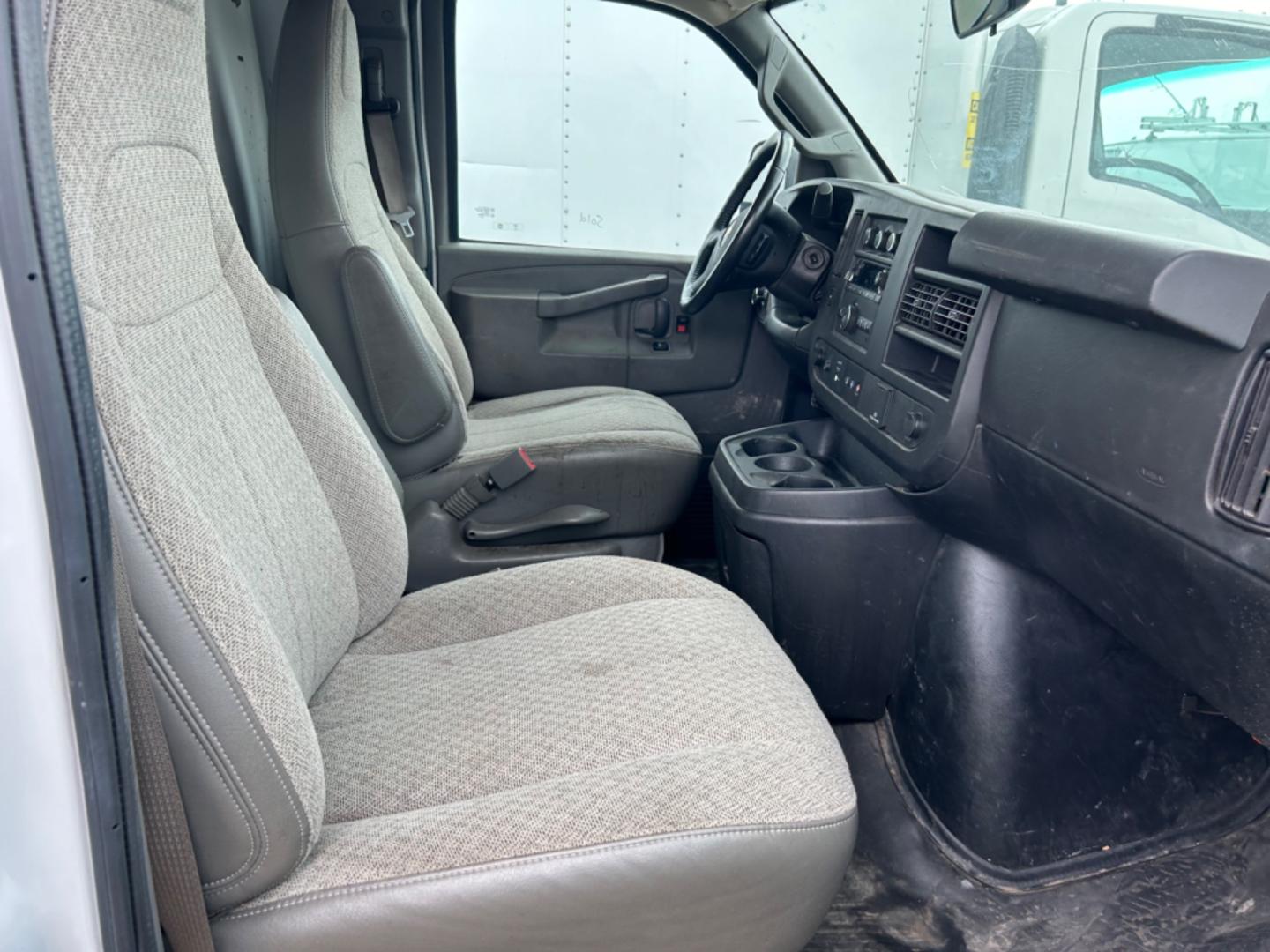 2021 White Chevrolet Express 2500 Cargo (1GCWGAFPXM1) with an 4.3L V6 engine, 6A transmission, located at 1687 Business 35 S, New Braunfels, TX, 78130, (830) 625-7159, 29.655487, -98.051491 - Photo#2